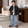 Chaqueta de mezclilla para niños, nuevo estilo de invierno 2026, prenda superior infantil engrosada, ropa de invierno cálida para bebés niños