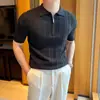 Polo de punto de lujo ligero con cremallera a mitad de camino y detalles de color contrastante, camisa de manga corta para hombre con cuello camisero, estilo business casual, fresca de tela de seda