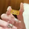 Anillo de Diamante con Encaje Calado Estilo Retro Francés Nuevo Estilo 2025 Circonita Microincrustada Anillo Chic de Gama Alta para el Dedo Índice