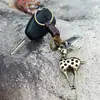 Llavero de aleación de ciervo simple, creativo y moderno, colgante para mochila, tejido de cuero retro