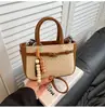 Bolsa Retrô para Mulheres Outono e Inverno 2025 Nova Versátil para o Dia a Dia Bolsa Transversal Moda Bolsa de Ombro Atacado Transfronteiriço
