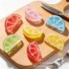 Fatias de limão e laranja de frutas coloridas imitação, peças de acessório DIY para garrafas de água, capas de celular, patches de resina atacado