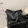 Bolso de Mano Rivet para Chica Dulce Fresca Caliente Bolso de Hombro para Mujer 2025 Nuevo Nicho Gran Capacidad para Viajes Diarios Bolso de Hombro Gris