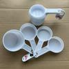 Venda quente mercado americano com escala colher medidora de plástico conjunto de 4 peças 4 em 1 terno de colher medidora de cozinha gadget para assar