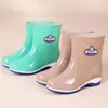 Botas de chuva duráveis e grossas para todas as estações, estilosas e impermeáveis, adequadas para estudantes e mulheres, com canos altos grossos e solas grossas.