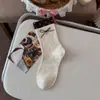 Meias de outono e inverno retrô na cor café, de cano médio, com listras de laço em cor contrastante, meias empilhadas, meias femininas Zhuji 100% algodão respiráveis