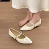 Sapatos rasos de bico fino com strass estilo francês para mulheres, novo design vintage outono 2026, confortáveis para mulheres baixinhas, adequados para o trabalho
