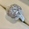 Joyería de Moda Flores Vintage Anillo de Circonita Flores Exquisitas Diamante Redondo Anillo para Mujer R7517