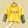 Camiseta de manga larga de algodón puro para niño 2026 primavera y otoño nueva elegante de dibujos animados estilo dos piezas falsas camiseta base de primavera para niño