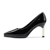 1026-1 Zapatos de Tacón Alto con Plataforma y Punta Fina para Mujer, Charol Color Nude, Tacón Fino, Zapatos de Moda para Ir al Trabajo, Citas y Fiestas