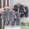 Conjunto de Ropa de Primavera para Niños 2026 Nuevo Elegante Ropa Infantil Moderna Chaleco de Mezclilla para Primavera y Otoño Conjunto de Tres Piezas Moda al por Mayor