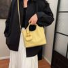 Bolsa casual texturizada simples e moderna feminina, nova bolsa retrô de ombro transversal, pequena bolsa quadrada da moda, primavera de 2025