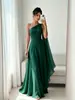 817W Modelo nuevo transfronterizo europeo y americano 2026 vestido de noche de tul de un hombro, largo ceñido a la cintura, vestido de dama de honor para banquete