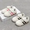 Zapatillas Deportivas de Entrenamiento Alemanas para Niñas 2026 Nuevo Estilo Otoño Niños Pequeños y Medianos Zapatos Casuales Versátiles de Moda Suela Suave Zapatos Cortez para Niños