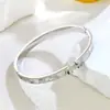 2025 Venta Caliente Nuevo Acero de Titanio Oro Rosa Pulsera con Letra H Moda Femenina Diseño de Nicho Lujo Accesible Pulsera Pequeña H Venta al por Mayor