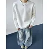 Moletom de manga longa com estampa G em retalhos, peso pesado para outono e inverno, com design justo ao corpo e um corte de ombro que valoriza, disponível em cinza claro