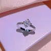 Europeo y Americano Más Vendido Popular Celebridad de Internet Xiaoqing Nuevo Anillo de Diamante de Simulación de Alto Carbono Juego de Pendientes Colgantes Regalo de Cumpleaños