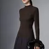 Top de punto base 100% imitación lana pura para mujer, con cuello semi alto, patrón de espiga, corte ajustado y mangas largas