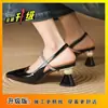 2026 Nuevo Vestido de Noche sin Espalda Tacones Plateados Sandalias de Punta Cerrada Diseño de Nicho para Mujer Sentido de la Moda Trabajadora de Oficina Pedrería Punta Aguda