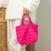 Lindo Bolso Acolchado Love Suave Bolso de Mano Estudiantil Lonchera Bolsa de Almuerzo Compras Almacenamiento Bolso de Mano Bolso de Mujer Venta al por Mayor
