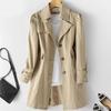 Casaco Trench Coat Estilo Novo 2026 para Mulheres, Comprimento Médio, Corte Justo, Jaqueta Estilo Coreano, Primavera e Outono, Tamanho Grande, Peça Versátil para Mulheres
