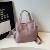 Bolso casual, simple y elegante, nuevo diseño de nicho de lujo ligero, alto valor estético, gran capacidad, multicompartimento, de hombro, cruzado, bolso de mano