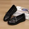 Zapatos de cuero de talla grande para todas las estaciones, suela blanda, antideslizantes, cómodos, suela de poliuretano, estilo chino, zapatos sencillos para mujeres de mediana edad y mayores, estilo étnico