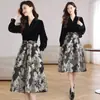 Vestido Jacquard de Terciopelo Dorado para Mujer Otoño e Invierno 2026 Nuevo Estilo Casual Elegante Sensación Retro Vestido de Dos Piezas Falso Ceñido a la Cintura