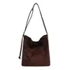 Bolsa transversal casual de grande capacidade para mulheres, nova coleção outono/inverno 2026, acabamento fosco, adequada para o dia a dia, bolsa de balde retrô pequena e única
