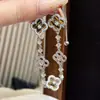 Exquisito Pulsera Extraíble con Incrustaciones de Diamantes, Brillante Imitación de Concha Rosa Natural, Trébol de Cuatro Hojas Hueco de la Suerte para Mujeres, Joyería de Mano de Lujo Ligero de Nicho