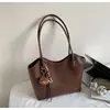 Bolsa Versátil Feminina de Grande Capacidade 2026 Nova Bolsa de Ombro Casual com Textura Simples para o Dia a Dia Bolsa Tote de Axila