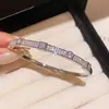 Pulsera de Cierre Cuadrado con Circonia Chapada en Oro Real de 18 Quilates, Moderna y Versátil, Joyería de Lujo Ligero de Alta Gama para Mujeres