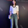 Conjunto de dos piezas de jeans con escote en V y corte entallado a la moda de estilo coreano para primavera y verano de 2023.