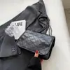 Bolsa Pequena Quadrada de Corrente Lingge Estilo Pequeno e Cheiroso Prata Perolado Bolsa Quadrada Pequena de Alto Padrão Grande Capacidade Bolsa Feminina Nova de Verão 2023