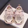 Zapatos de papá transpirables de suela blanda estilo coreano para niños, nuevos zapatos deportivos casuales de otoño para niños, zapatillas de correr ligeras de moda para niñas