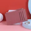 Nova Bolsa de Cartões Feminina Porta-Cartões Porta-Cartão de Ônibus Bolsa com Zíper para Moedas Couro Clássico Cor Sólida Multi-Cartões Logo Fixo