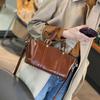 Bolso de Mujer de Cuero Genuino Primavera 2024 Bolso Cruzado de Mano Cuero Suave Curtido Vegetal Correa Ancha para el Hombro Bolso de Hombro Único Tendencia Transfronteriza Simple