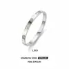Pulsera de Trébol de Cuatro Hojas de Alta Gama para Mujer Acero de Titanio Acero Inoxidable Chapado en Oro de 18K Moda Europea y Americana Popular Joyería de Corazón