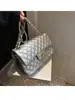 Nova Bolsa Quadrada Pequena de Corrente Transfronteiriça 2026, Bolsas Acolchoadas da Moda, Bolsa Transversal Ombro Feminina com Fechadura, Bolsa Pequena Estilo Chanel
