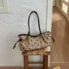 Bolsa de Veludo Camurçado Feminina 2026 Nova Moda Outono Nicho Bolinhas Bolsa Tote para o Dia a Dia Bolsa de Ombro de Grande Capacidade