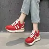 Nuevos Zapatos de Padre Retro de Suela Gruesa 2025 Estilo Forrest Gump para Mujer en Otoño, Zapatos Deportivos Ligeros que Muestran los Pies y Aumentan la Altura para Personas Bajas