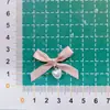 26 Nuevos Accesorios Importados de Moño de Cinta Colgante de Corazón Accesorios para Ropa de Muñecas DIY Suministros de Decoración