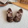 Zapatos Pequeños de Cuero Redondos para Niñas Zapatos de Princesa Retro de Boca Baja 2026 Nuevo Estilo Ballet Correa Única Zapatos Birkenstock