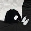 Suéter para bebé con tema de otoño e invierno, ropa infantil estilo coreano, guantes de punto 3D con bolsillos, top suave y cómodo