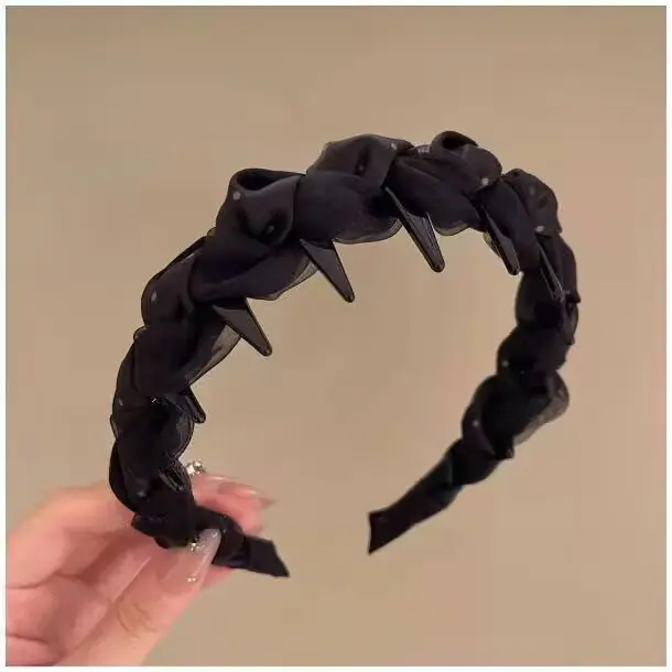 黑色