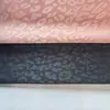 La Tela de Punto Compuesto Jacquard con Estampado de Leopardo Satinado es Adecuada para Bolsos, Manteles y Telas Decorativas de Hotel. Disponible