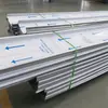 Panel de techo de aleación de aluminio con borde de perfil bajo, placa de aluminio-magnesio-manganeso, pintura metálica de fluorocarbono, teja de aluminio gris, panel de techo de aluminio-magnesio-manganeso