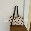 Bolsa feminina de grande capacidade 2026 nova moda bolsa tote de bolinhas para trabalho e deslocamento, bolsa de ombro casual estilosa e única