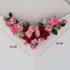 Nuevas decoraciones de techo para interiores para habitaciones de bodas, con flores simuladas dispuestas en un diseño de cuatro esquinas, creando una escena floral festiva y hermosa para la sala de estar