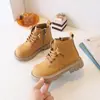 Botas de couro estilosas e da moda para estudantes, botas Martin de outono e inverno 2026 para meninas, botas de cano curto estilo coreano para meninas, botas curtas infantis